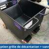 Benne à roulettes noire avec grille de décantation et vanne