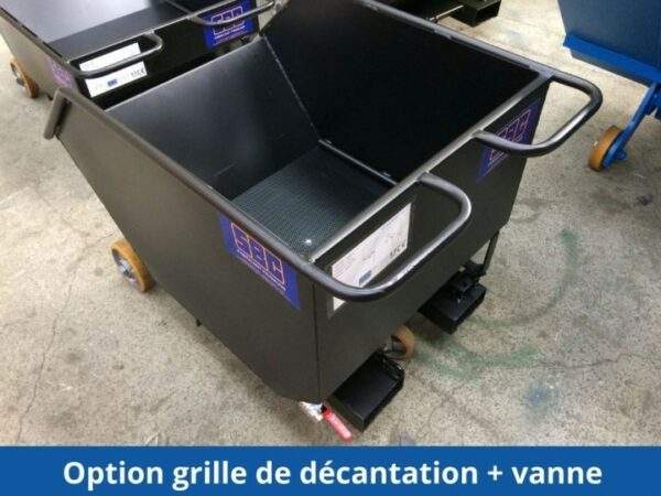 Benne à roulettes noire avec grille de décantation et vanne