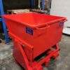 Benne articulée rouge sur pivot 680L