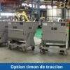 Bennes basculantes grises sur pivot central avec timon de traction